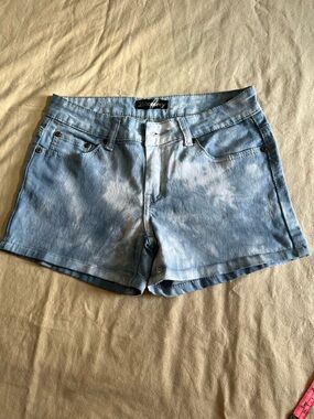 Discovery Light Wash Denim Shorts